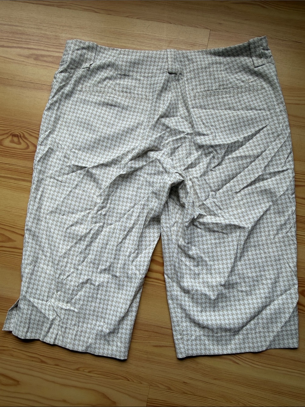 Nike woman’s golf Gray Houndstooth Knee-Length Shorts 14 new - Picture 4 of 6